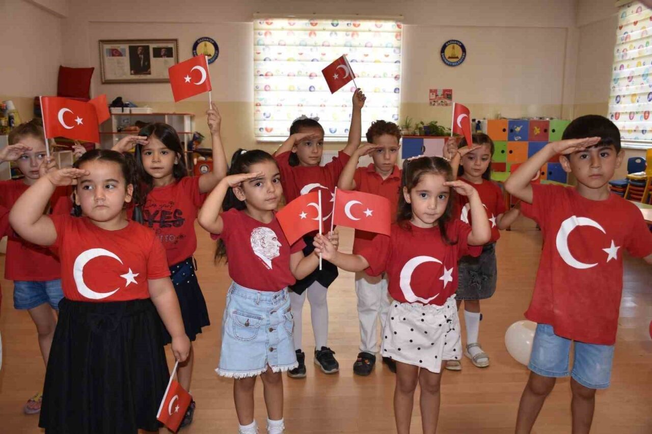 Şahinbey Belediyesi’ne bağlı Binevler Sosyal Tesisi’nin minik öğrencileri, 30 Ağustos