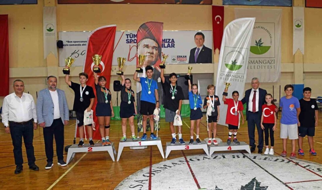 Zafer Bayramı coşkusunu sporla buluşturan Osmangazi Belediyesi, düzenlediği masa tenisi