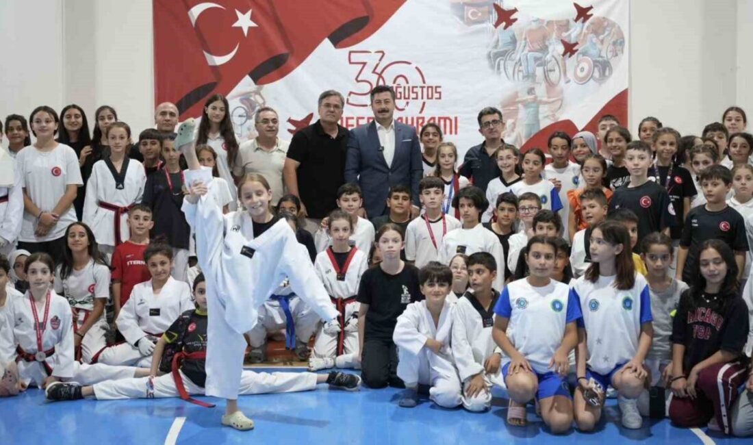 Yenişehir, Minikler Taekwondo Şampiyonası’na ev sahipliği yaptı. Yenişehir Belediye Başkanı
