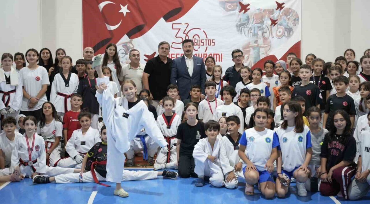 Yenişehir, Minikler Taekwondo Şampiyonası’na ev sahipliği yaptı. Yenişehir Belediye Başkanı