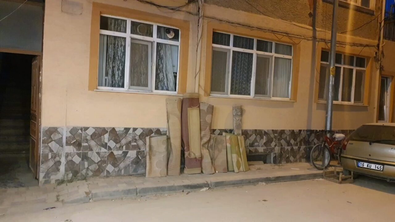 Bursa’nın İnegöl ilçesinde Mısır uyruklu bir kişi evinde ölü bulundu.