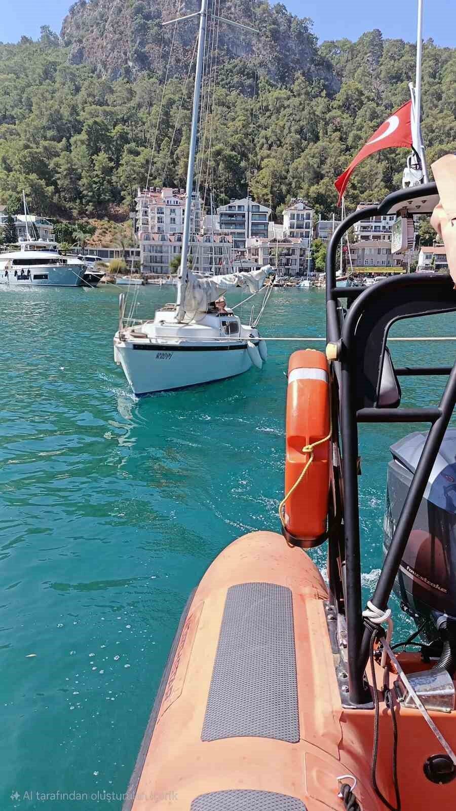 Muğla’nın Fethiye ilçesi önlerinde arızalanan ve sürüklenen 8 metre boyundaki