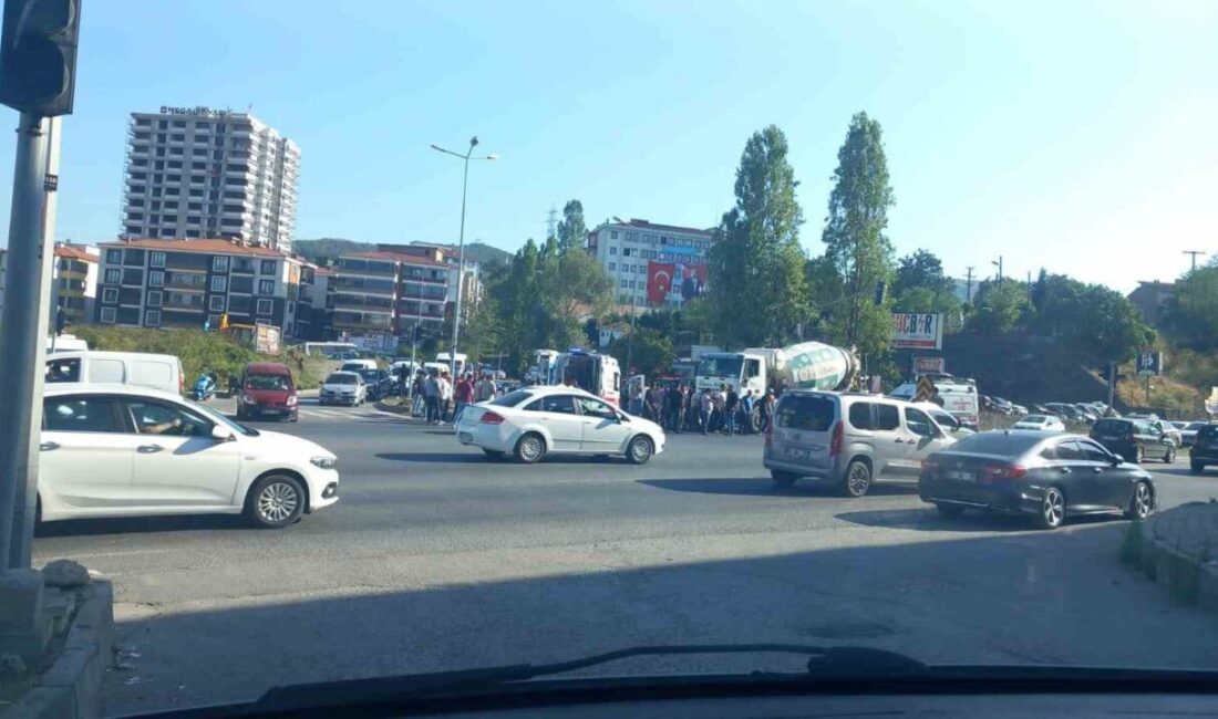 Zonguldak’ın Ereğli ilçesinde meydana gelen trafik kazasında motosiklet ile beton
