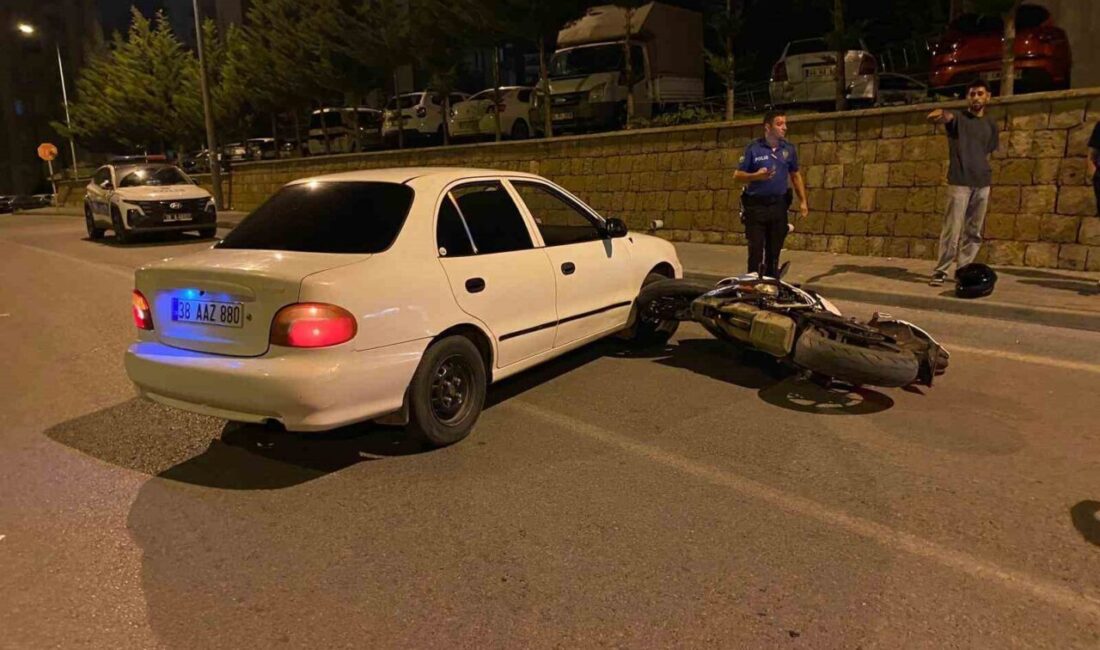 Kayseri’nin Talas ilçesinde motosiklet ile otomobilin çarpıştığı kazada 2 sürücü