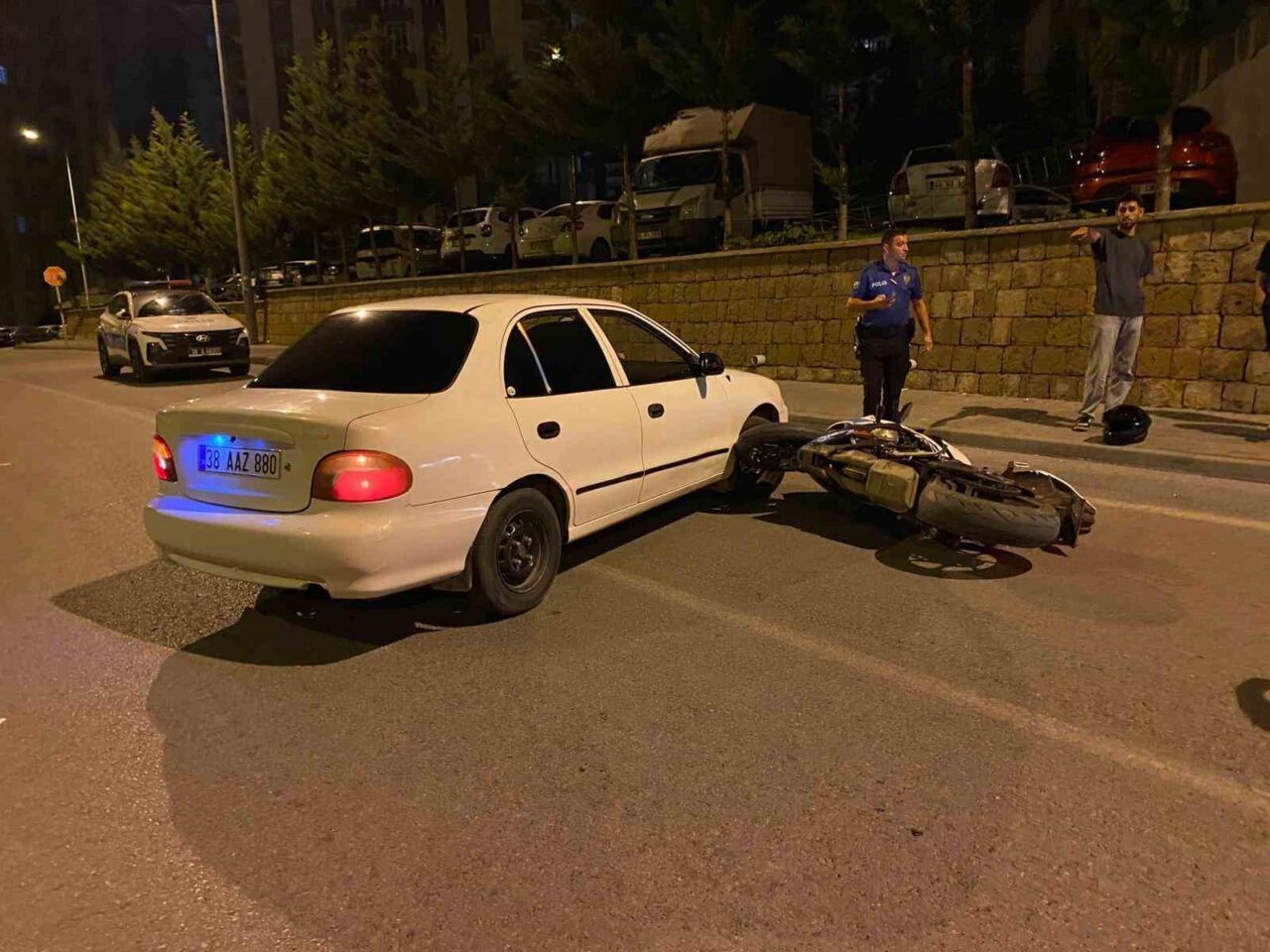 Kayseri’nin Talas ilçesinde motosiklet ile otomobilin çarpıştığı kazada 2 sürücü