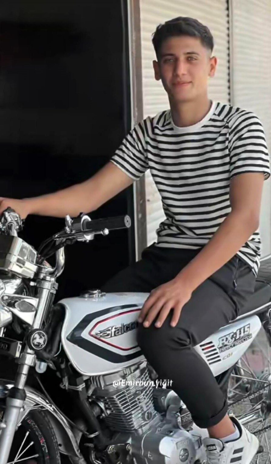 Hatay’da aydınlatma direğine çarpan motosikletin genç sürücüsü hayatını kaybetti. Kaza,