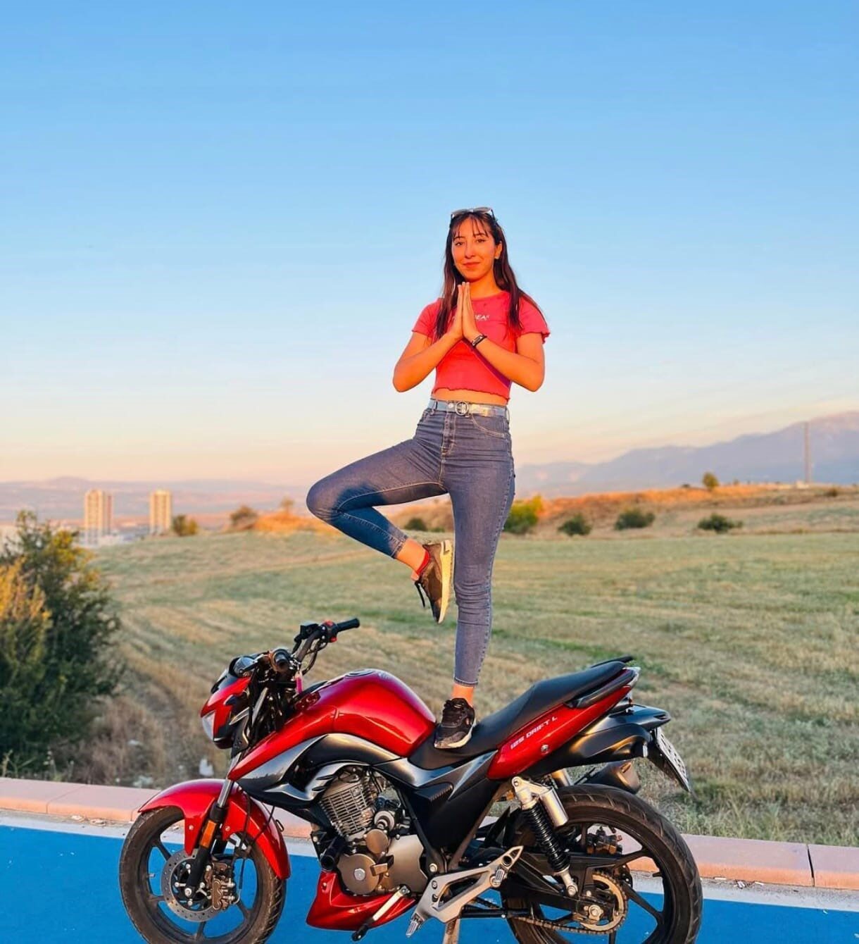 Motosiklet tutkunu genç sürücü geçirdiği trafik kazasında hayatını kaybetti. Kaza,