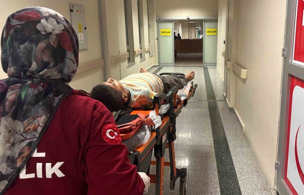 Adıyaman’da, motosikletin çarpıp kaçtığı çocuk yaralandı. Edinilen bilgilere göre, Adıyaman