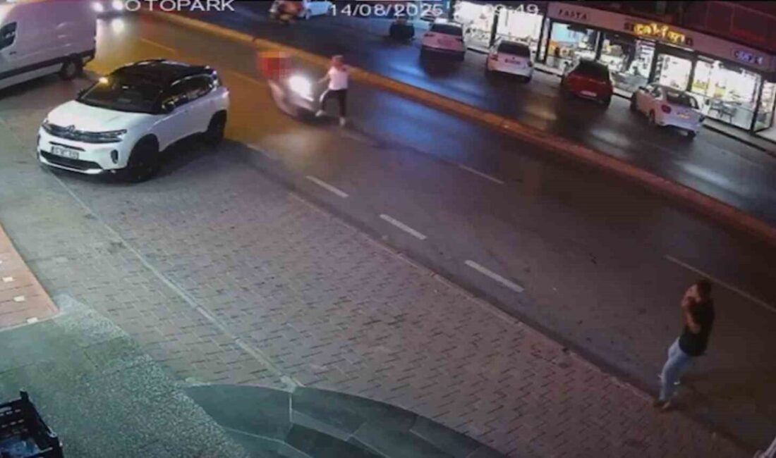 Çekmeköy Çavuşbaşı Caddesi’nde meydana gelen kazada motosiklet sürücüsü, yolun karşısına