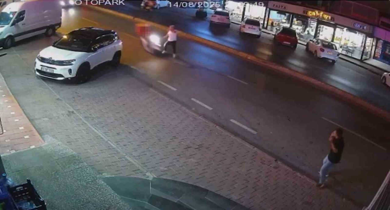 Çekmeköy Çavuşbaşı Caddesi’nde meydana gelen kazada motosiklet sürücüsü, yolun karşısına