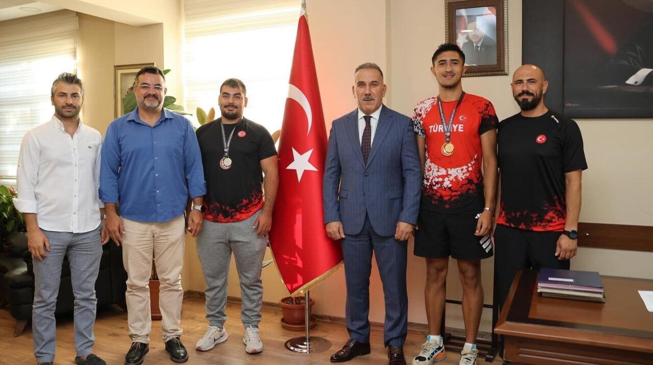 Aydınlı sporcular İzmir’de düzenlenen Türkiye Şampiyonası’nda önemli dereceler elde ederken,