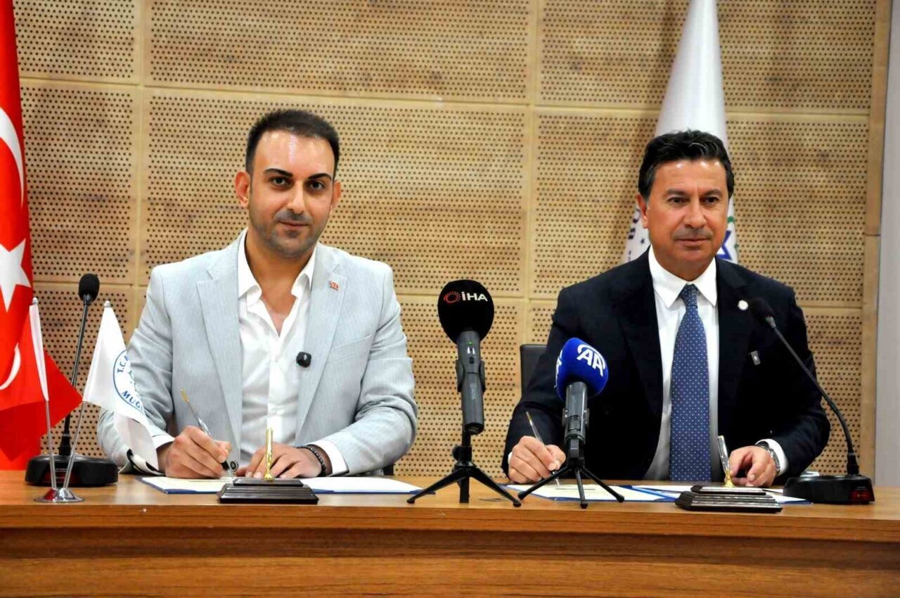 Muğla Büyükşehir Belediye Başkanı Ahmet Aras, Bodrum Belediye Başkanlığı döneminde