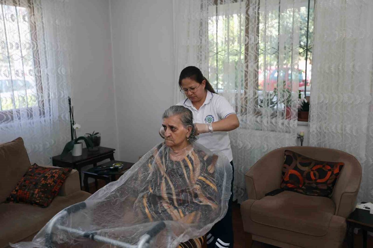 Muğla Büyükşehir Belediyesi, vatandaşların sağlık alanındaki ihtiyaçlarına yönelik hizmetlerini kesintisiz