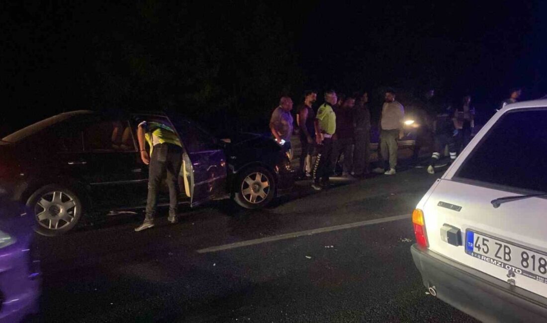 Muğla’da Sakar Geçidi’nde tekerinin patlamasıyla sağ şeritte duran otomobil, zincirleme