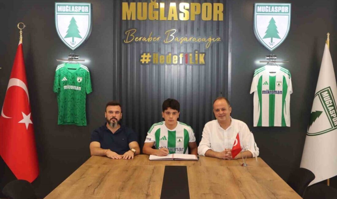 Muğlaspor, altyapısından yetişen genç futbolcuyu A Takım kadrosuna kazandırdı. 2006