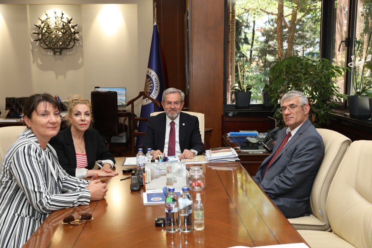 Muhabirler Derneği yönetim kurulu, Ankara Üniversitesi Rektörü Prof. Dr. Necdet