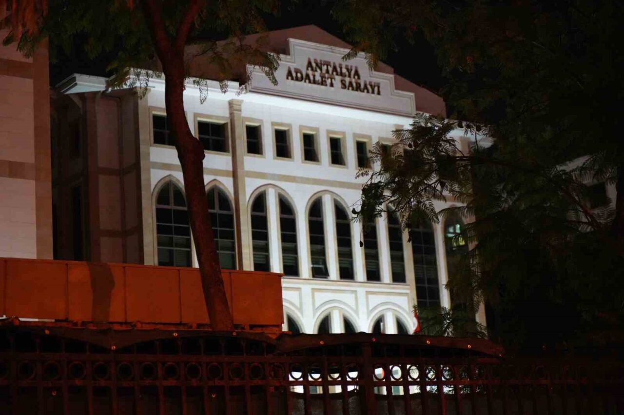Antalya’da ’rüşvet’ soruşturması kapsamında tutuklanan ve Büyükşehir Belediye Başkanlığı görevinden