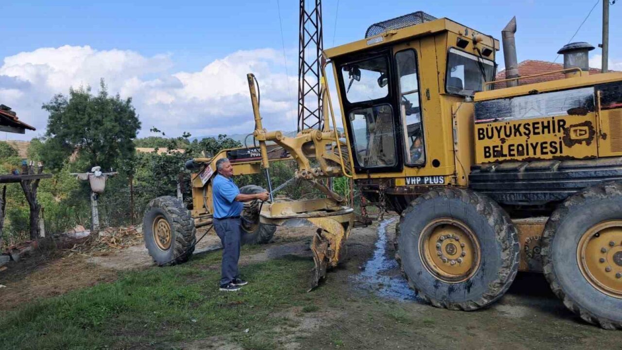 Samsun’un Kavak ilçesinde Çukurbük Mahalle Muhtarı Şaban Kıvrak, mahallede yol