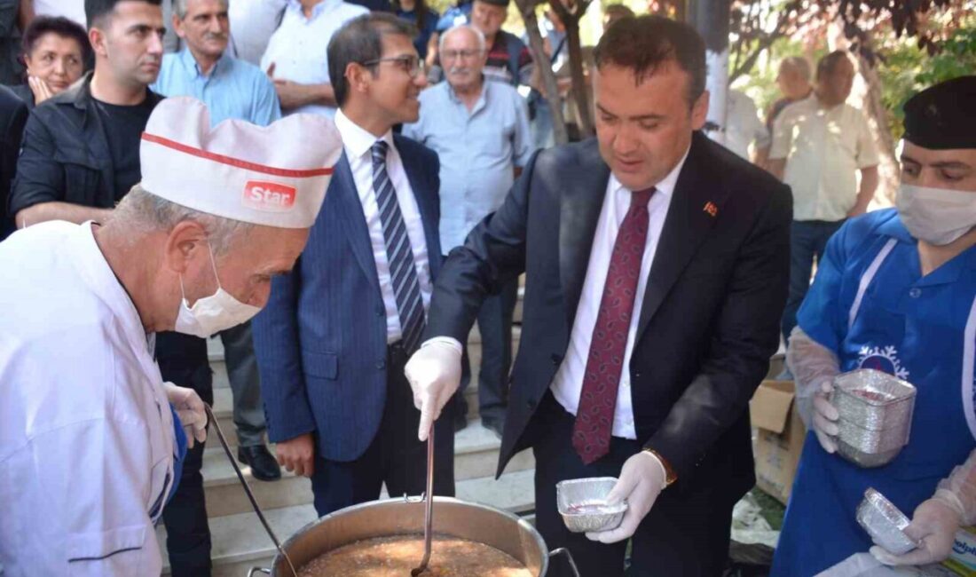 Bilecik’te 30 Ağustos Zafer Bayramı dolayısıyla bin 500 kişiye aşure