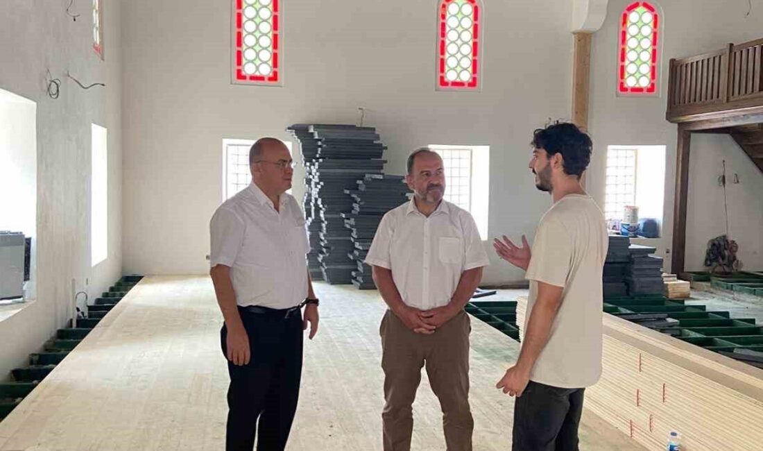 Edirne’nin Uzunköprü ilçesindeki tarihi Muradiye Camii’nde restorasyon çalışmaları devam ediyor.