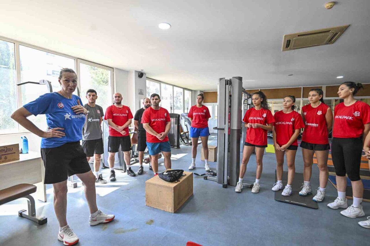 Muratpaşa Belediyespor Kadın Voleybol Takımı, bu sezon mücadele edeceği Kadınlar