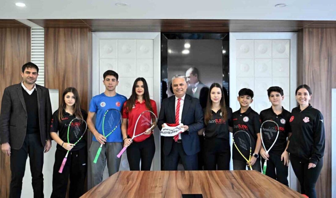 Antalya Muratpaşa Belediyesi’nin squash takımı Türkiye’de ilk kez düzenlenen Turkish