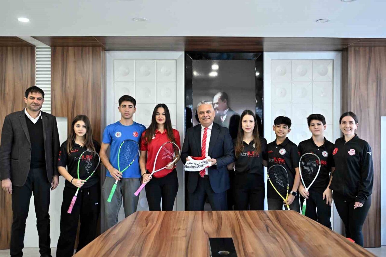 Antalya Muratpaşa Belediyesi’nin squash takımı Türkiye’de ilk kez düzenlenen Turkish