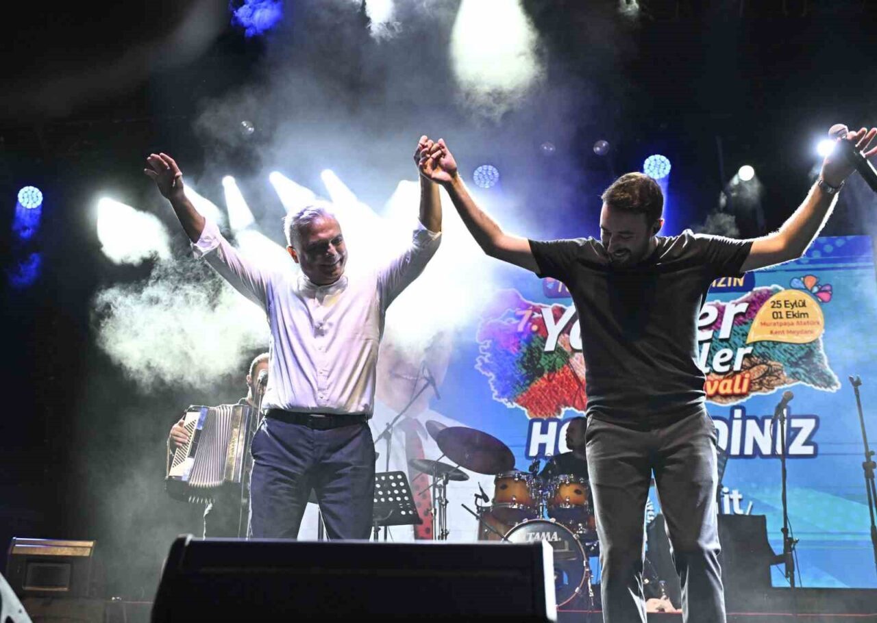 Antalya Muratpaşa Belediyesi’nin bu yıl 9’uncusunu düzenlediği ’Yöreler Renkler Festivali’,