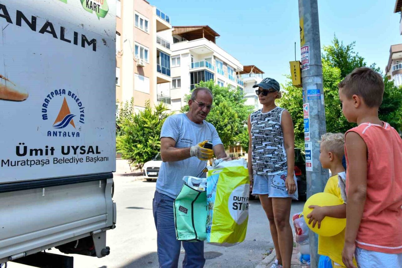Muratpaşa Belediyesi’nin 9’uncu yılını geride bırakan Çevreci Komşu Kart Projesi’yle