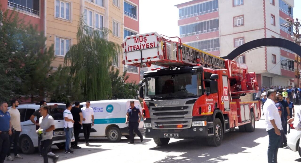 Muş’ta 7 katlı binada yangın çıktı. Dumandan etkilenen 6 kişi