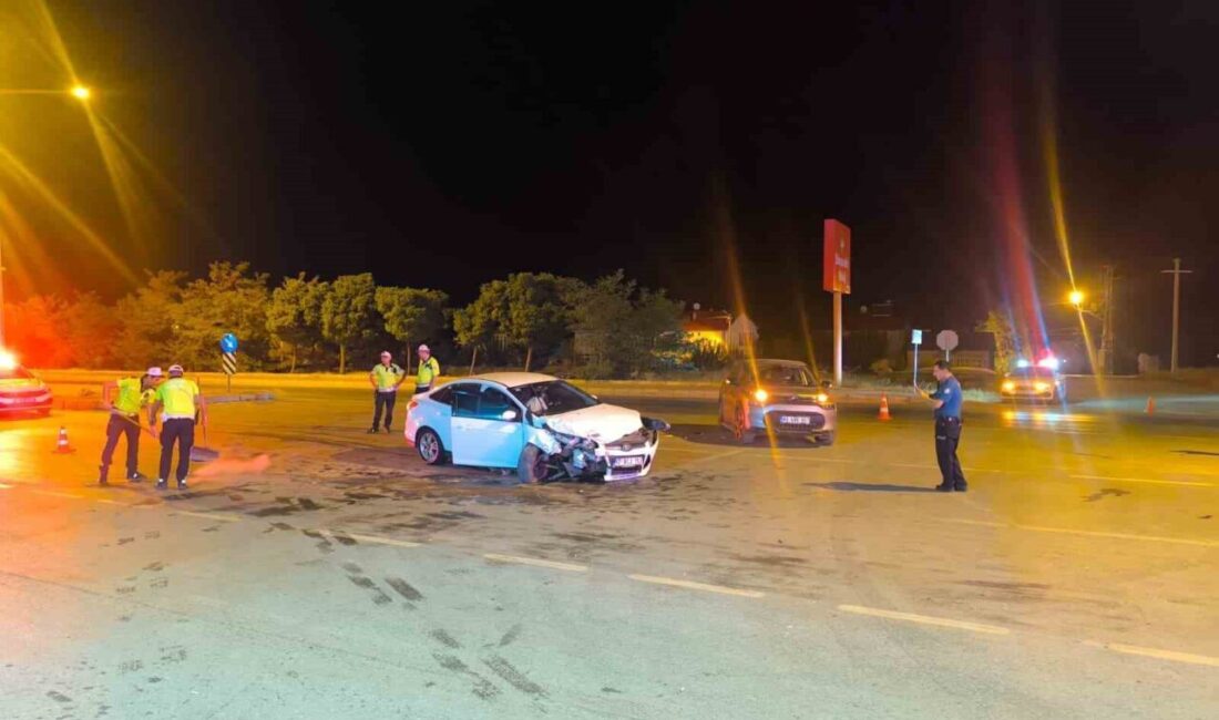 Muş-Bitlis karayolu Tandoğan köyü mevkisinde iki otomobilin çarpışması sonucu meydana