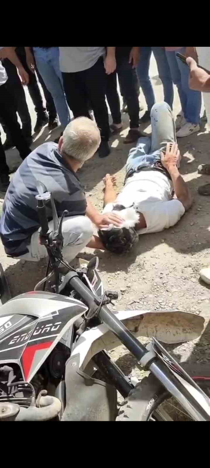 Muş’ta otomobil ile motosikletin çarpışması sonucu meydana gelen trafik kazasında