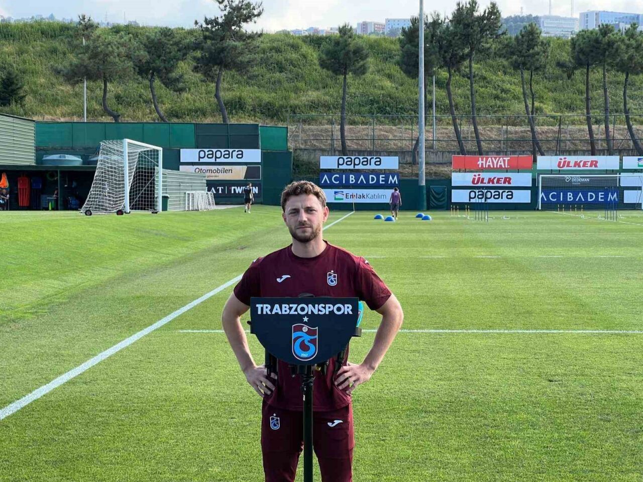 Trabzonspor’un savunma oyuncusu Mustafa Eskihellaç, saha içinde ellerinden gelenin en