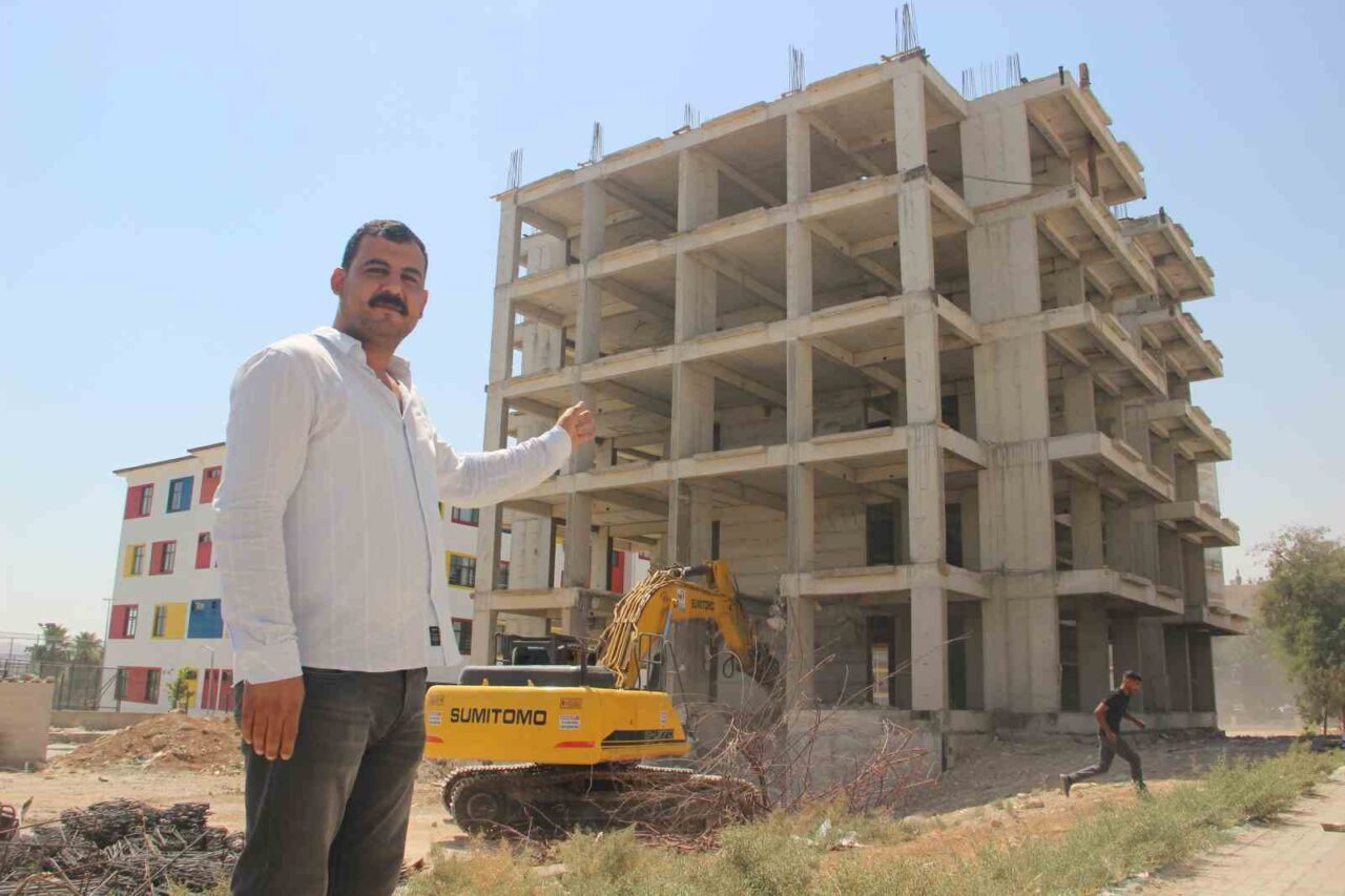 Şanlıurfa’da eşine az rastlanır bir olay yaşandı. Kendi yaptırdığı binanın