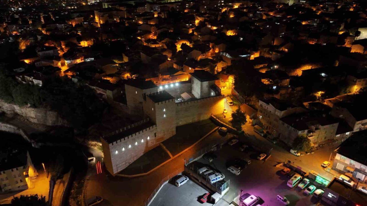 Bünyesindeki müzelerle kentin sahip olduğu tarihi ve kültürel zenginlikleri Bursalılarla