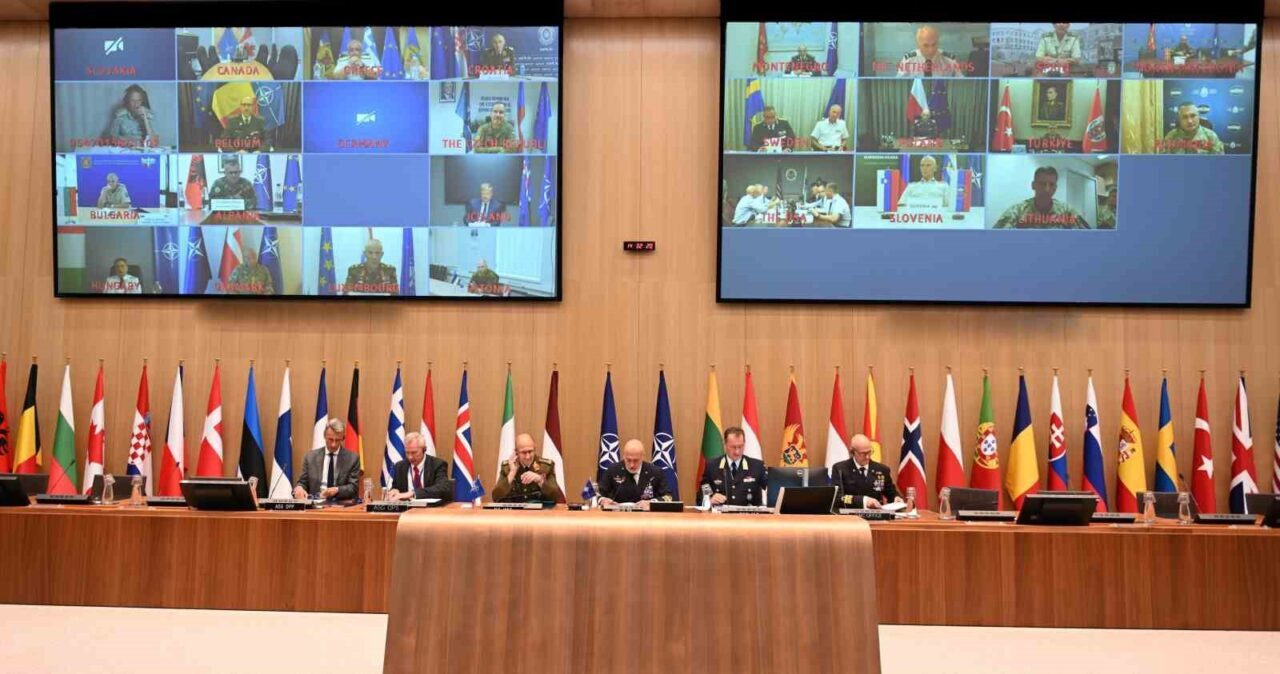 NATO Genelkurmay Başkanları, Ukrayna gündemiyle düzenlenen video konferans toplantısında bir