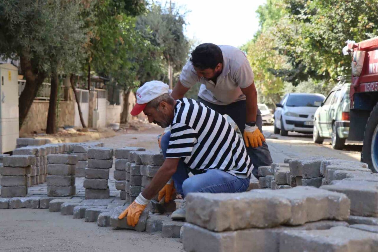 Nazilli Belediyesi Fen İşleri Müdürlüğü ekipleri; ilçede yürütülen altyapı çalışmaları