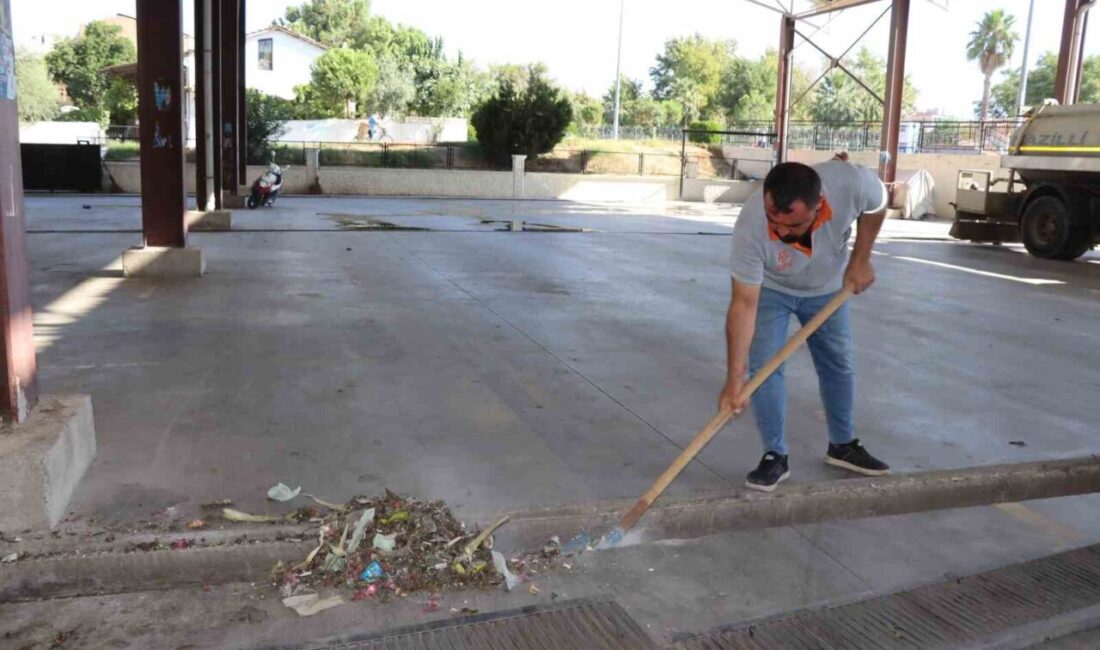 Nazilli Belediyesi Temizlik İşleri Müdürlüğü ekipleri, rutin temizlik programı kapsamında