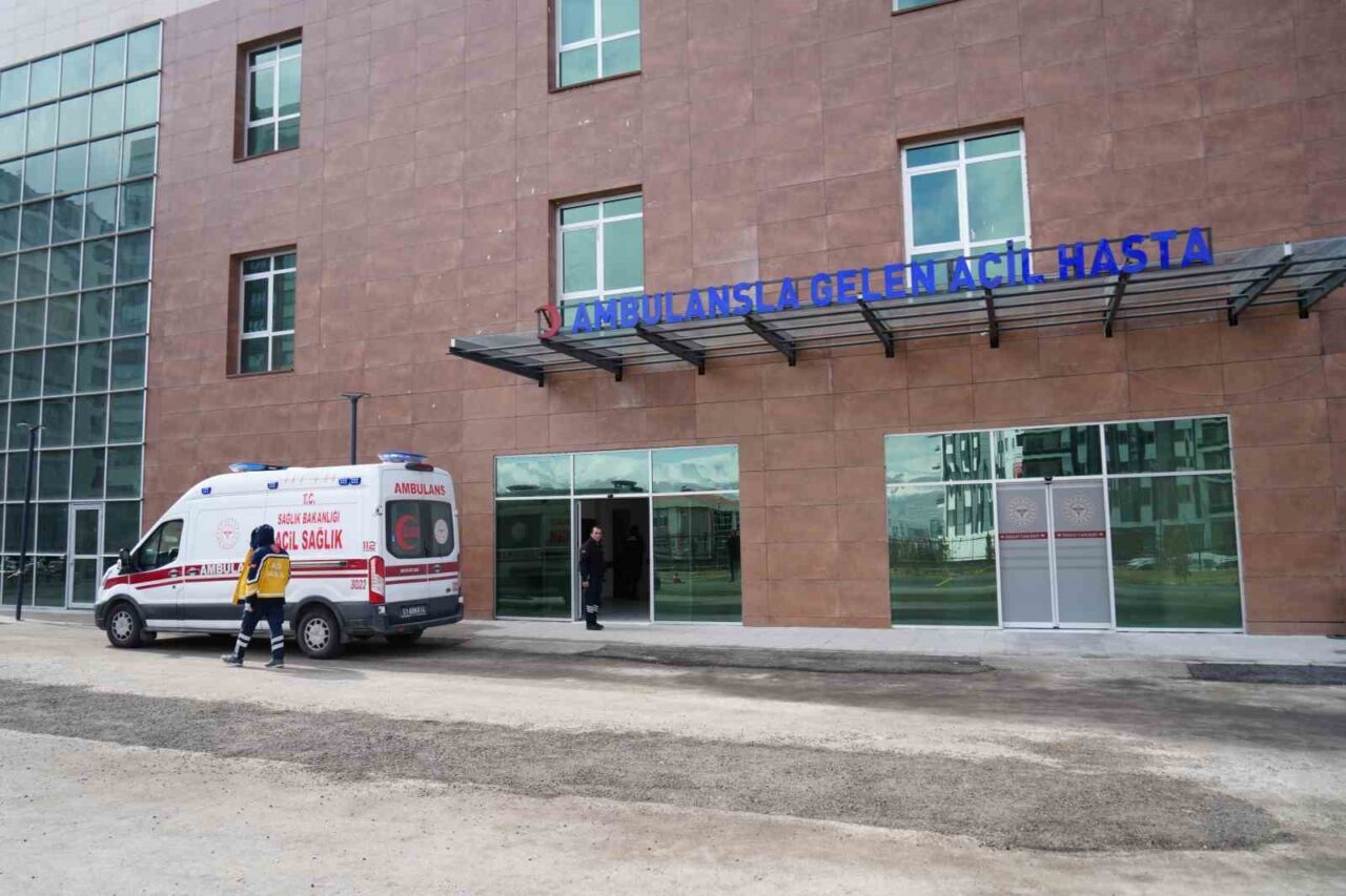 Niğde’nin merkeze bağlı Alay beldesinde su dolu kovaya düşen 1