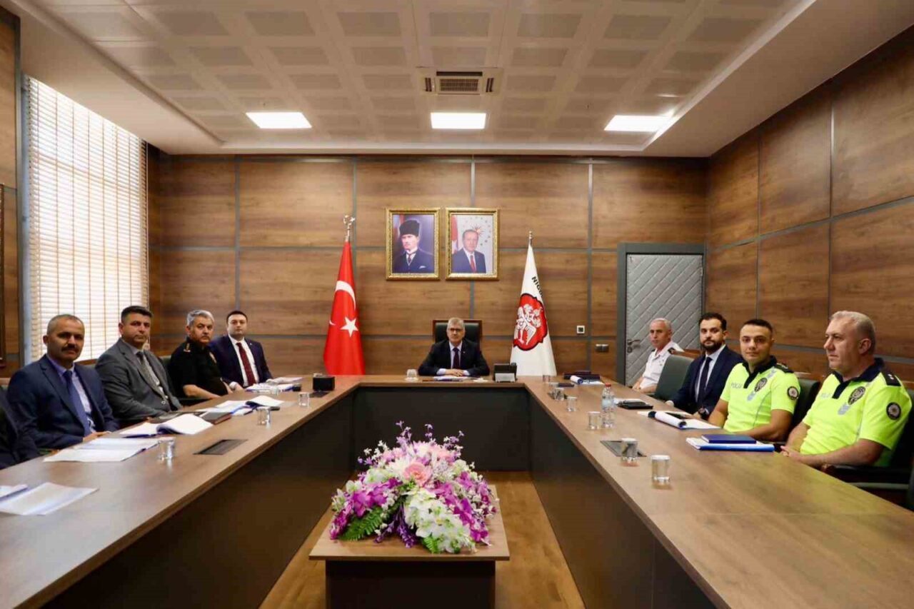 Niğde Valiliği Toplantı Salonu’nda, Vali Cahit Çelik başkanlığında Asayiş ve