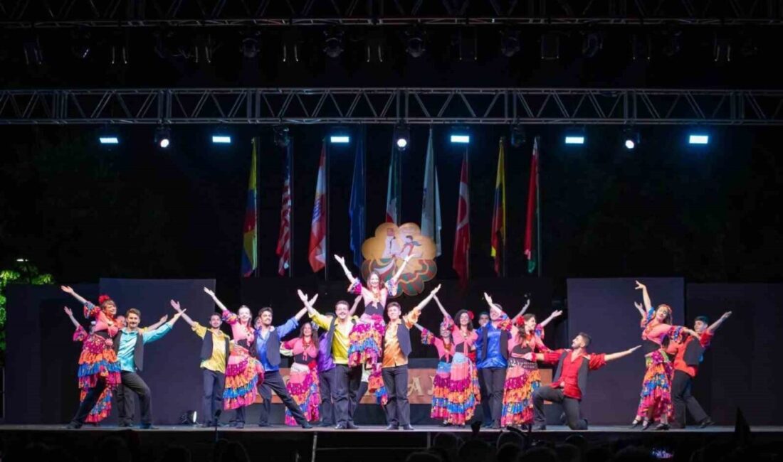 İtalya’nın Apiro şehrindeki 52’inci Uluslararası Terranostra Folklor Festivali’ne katılan Nilüfer