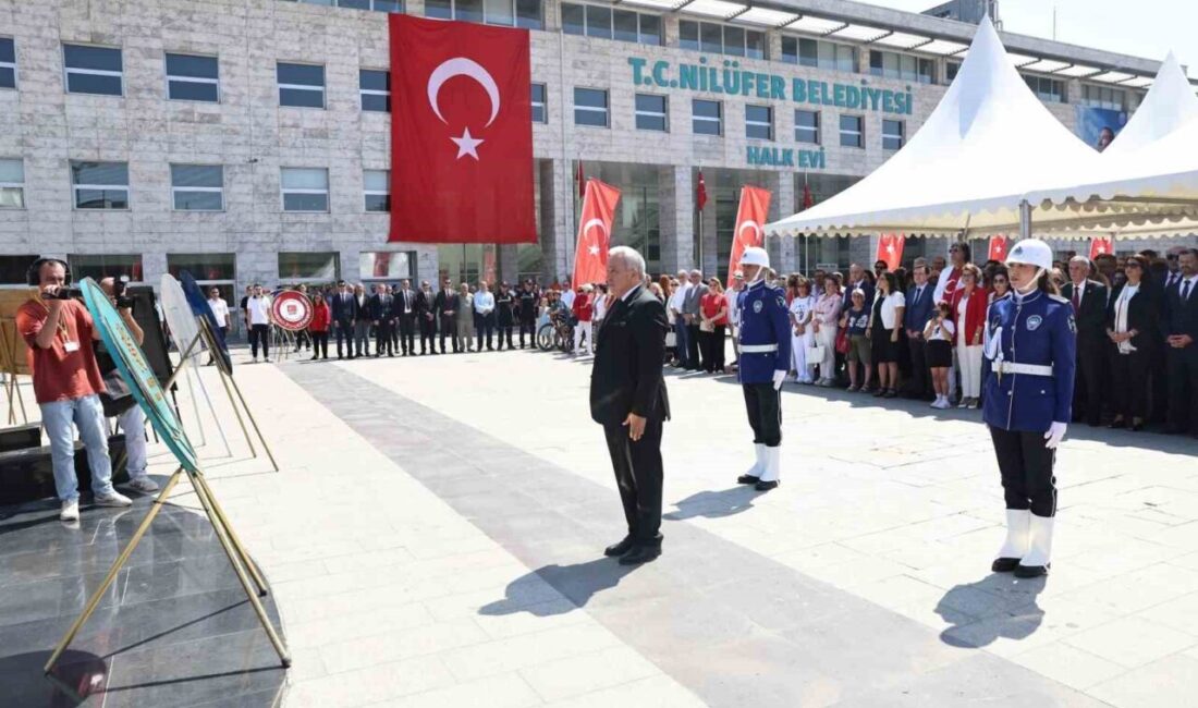 Nilüfer Belediyesi 30 Ağustos Zafer Bayramı’nı Cumhuriyet Meydanı’ndaki törenle kutladı.