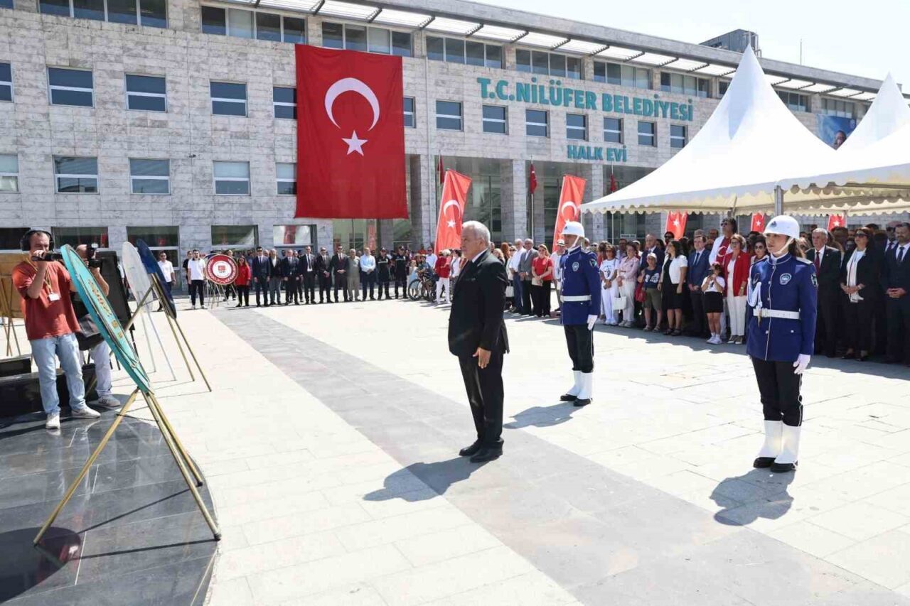 Nilüfer Belediyesi 30 Ağustos Zafer Bayramı’nı Cumhuriyet Meydanı’ndaki törenle kutladı.