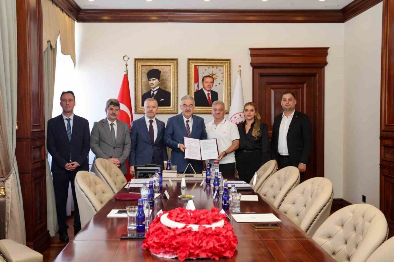 Bursa Valisi Erol Ayyıldız, hayırsever iş insanı Abuzer Leman’ın katkısıyla