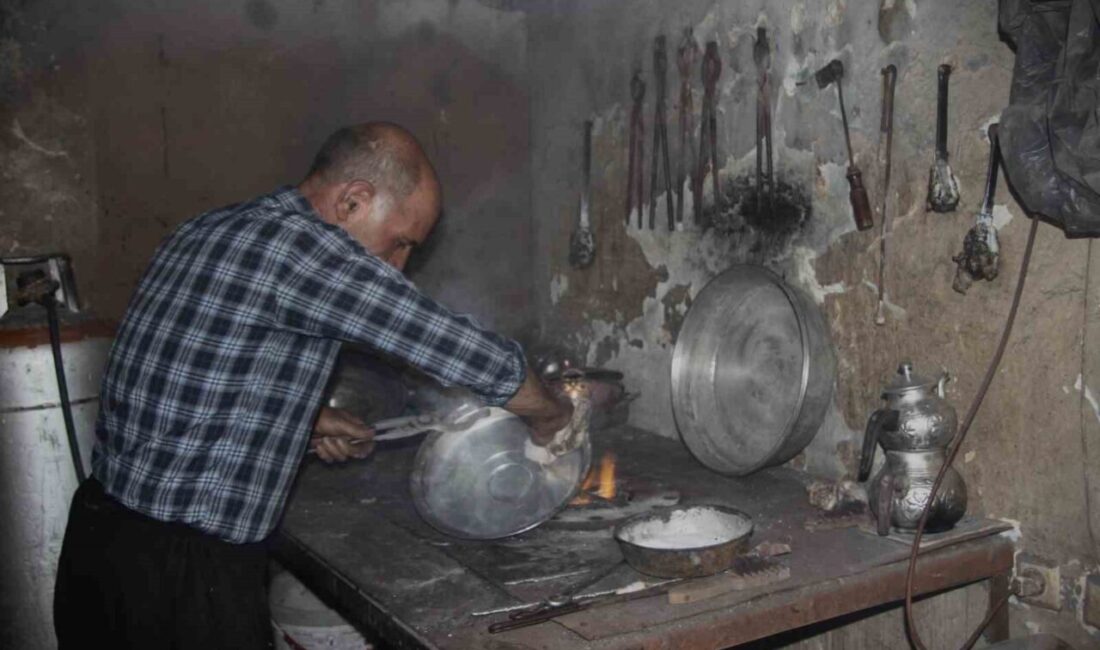 Gaziantep’te 8 yaşında iken çırak olarak başladığı kalaycılık mesleğini yarım