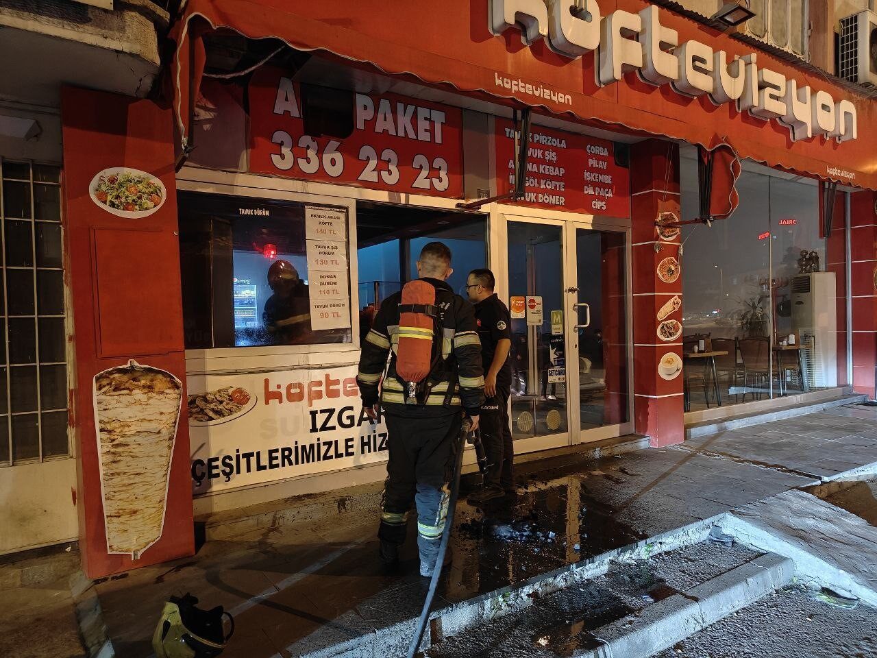 Kayseri’nin Kocasinan ilçesinde bir iş yerinde ocaktaki közden yangın çıktı.