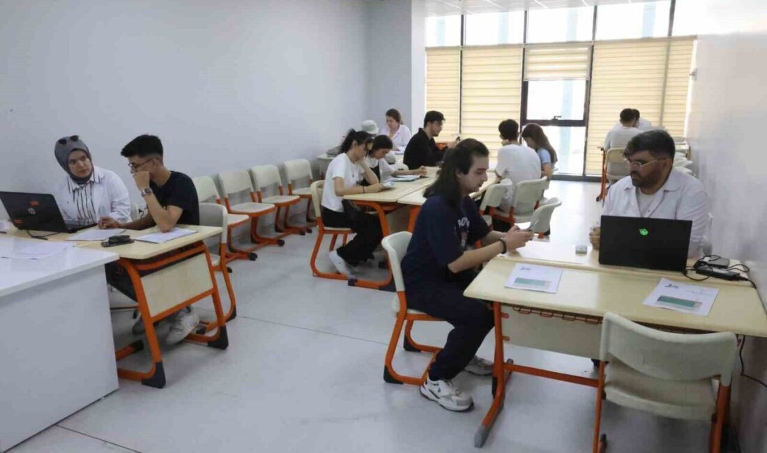 Çayırova Belediyesi, üniversite hayallerine kavuşmak isteyen gençlerin doğru tercih yapması