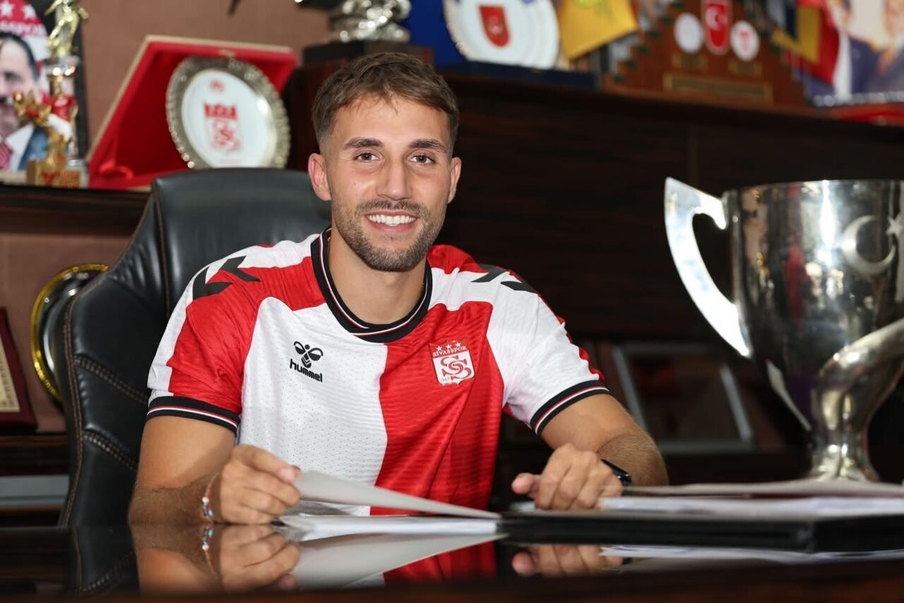 Yeni sezon öncesi transfer çalışmalarını sürdüren Sivasspor, 26 yaşındaki stoper