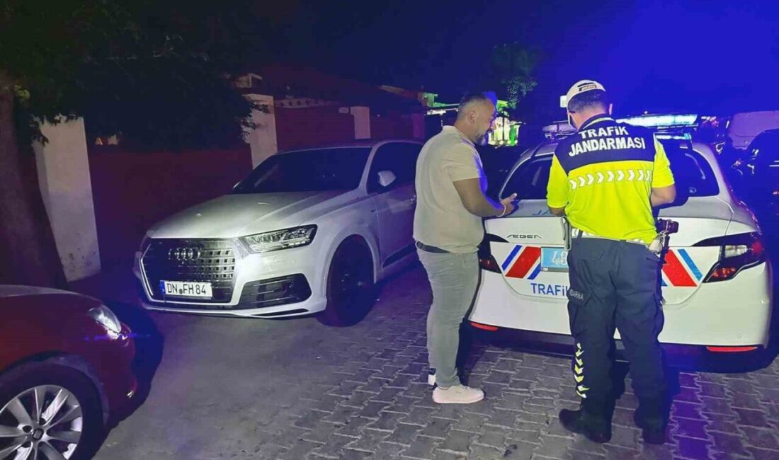 Muğla’nın Fethiye ilçesi Ölüdeniz mahallesinde trafik akışında hatalı sollama yapan