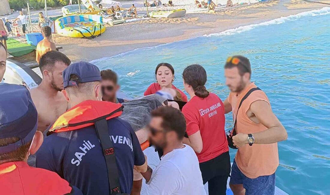 Muğla’nın Fethiye ilçesi Ölüdeniz sahilinde yüzerken yaralanan vatandaş Sahil Güvenlik